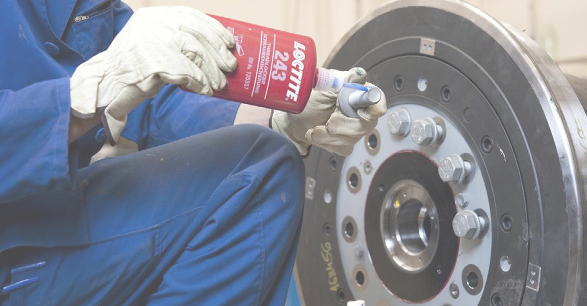 Loctite 243 blue being applied to wheel